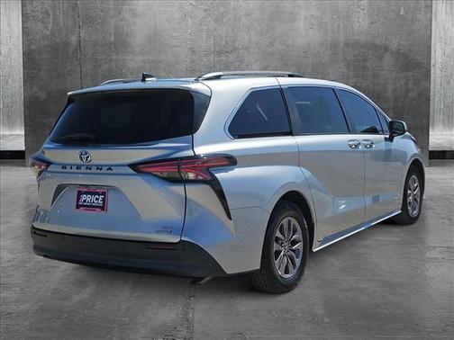 2021 Toyota Sienna XLE 8 Passenger