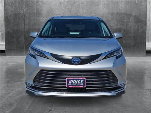 2021 Toyota Sienna XLE 8 Passenger