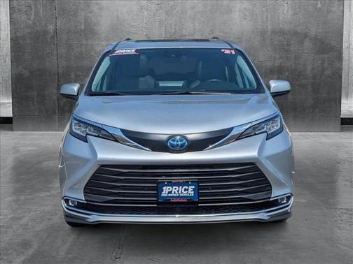 2021 Toyota Sienna XLE 8 Passenger