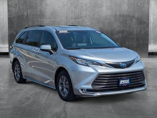 2021 Toyota Sienna XLE 8 Passenger