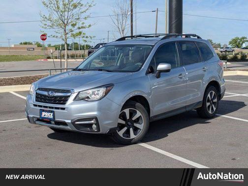 Ice Silver Metallic 2017 Subaru Forester 2.5i Limited