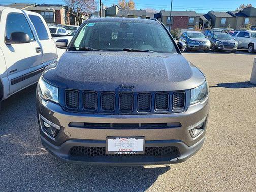 Photo 2 of 3 of 2018 Jeep Compass Latitude