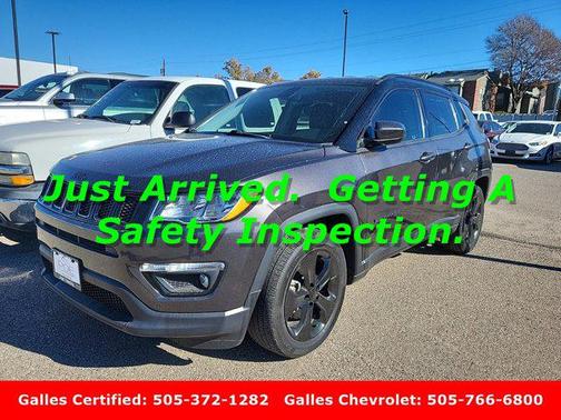 Photo 1 of 3 of 2018 Jeep Compass Latitude