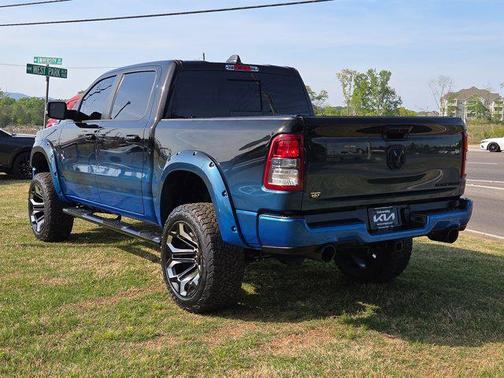 Diamond Black Crystal Pearlcoat 2022 RAM 1500 Big Horn/Lone Star