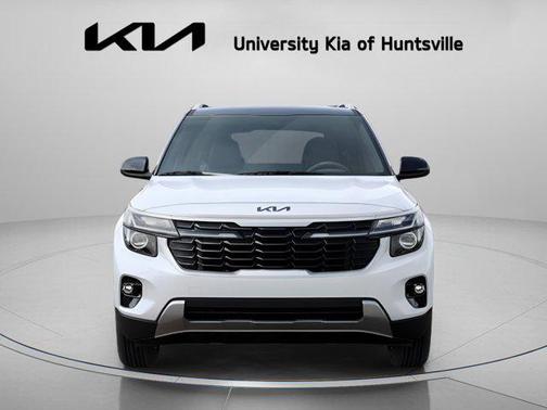 Clear White/Black Roof 2025 Kia Seltos S