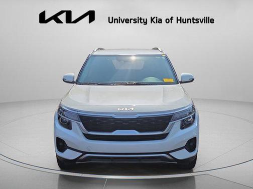 Snow White Pearl 2023 Kia Seltos S