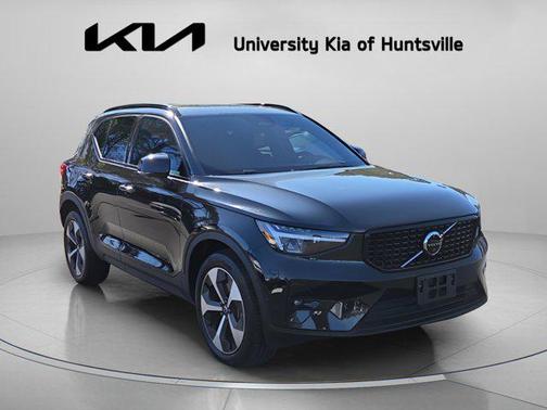 2025 Volvo XC40 B5 Plus Dark Theme