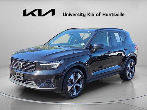 2025 Volvo XC40 B5 Plus Dark Theme