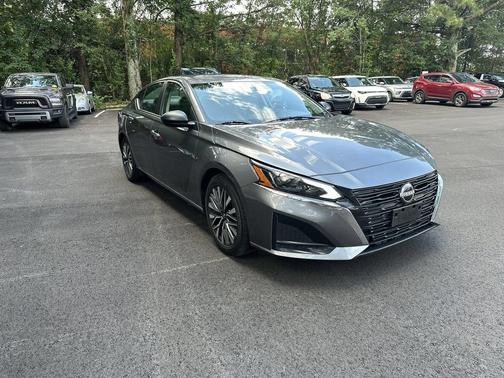 Gun Metallic 2024 Nissan Altima 2.5 SV