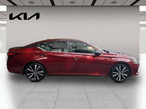 2022 Nissan Altima SR FWD