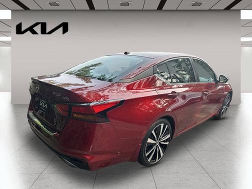 2022 Nissan Altima SR FWD