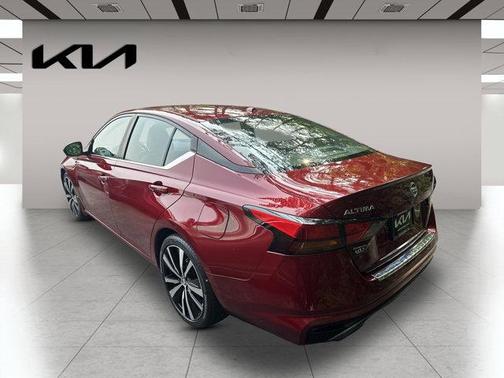 2022 Nissan Altima SR FWD