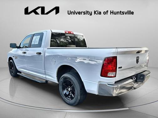 Bright White Clearcoat 2019 RAM 1500 SLT