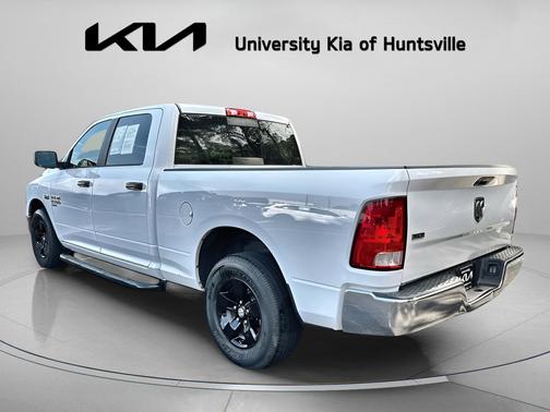 Bright White Clearcoat 2019 RAM 1500 SLT