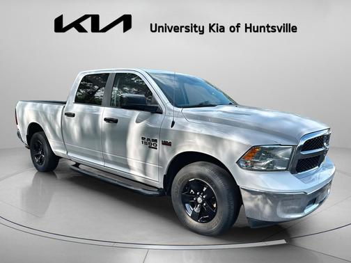 Bright White Clearcoat 2019 RAM 1500 SLT
