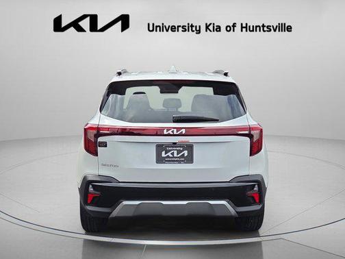 Snow White Pearl 2026 Kia Seltos EX