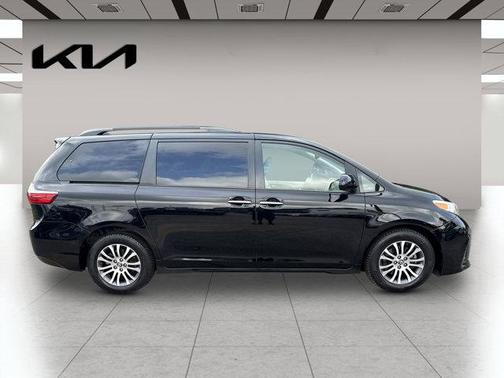 2020 Toyota Sienna XLE Premium