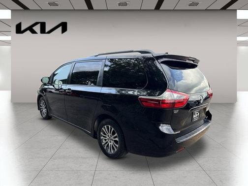 2020 Toyota Sienna XLE Premium