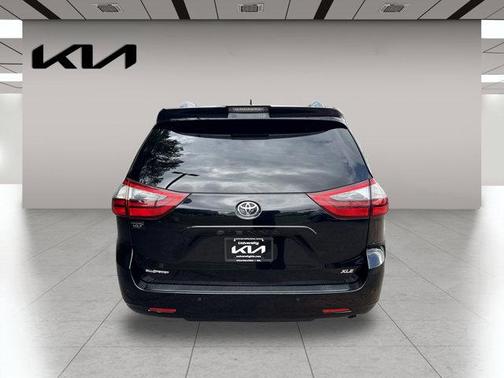 2020 Toyota Sienna XLE Premium