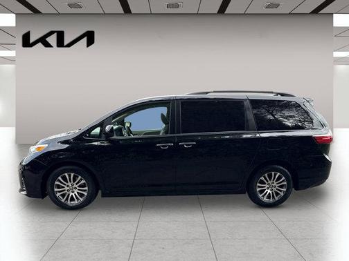 2020 Toyota Sienna XLE Premium