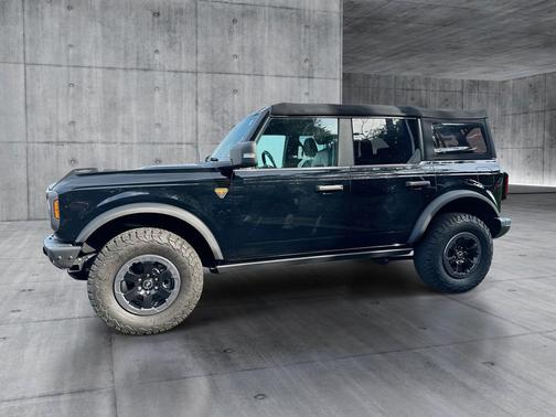 Shadow Black 2022 Ford Bronco Badlands