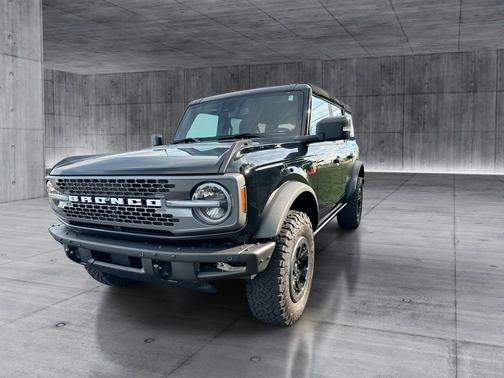 Shadow Black 2022 Ford Bronco Badlands