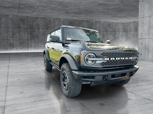 Shadow Black 2022 Ford Bronco Badlands