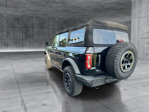 Shadow Black 2022 Ford Bronco Badlands