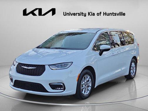 Bright White Clearcoat 2023 Chrysler Pacifica Touring L