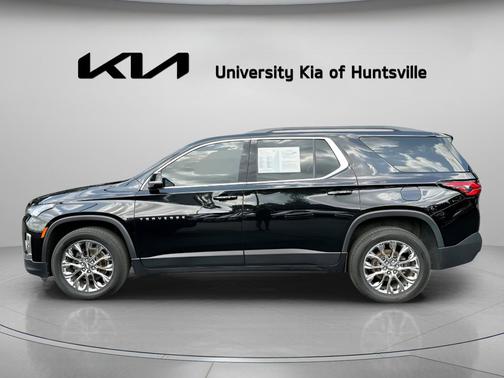 Mosaic Black Metallic 2022 Chevrolet Traverse LT Cloth