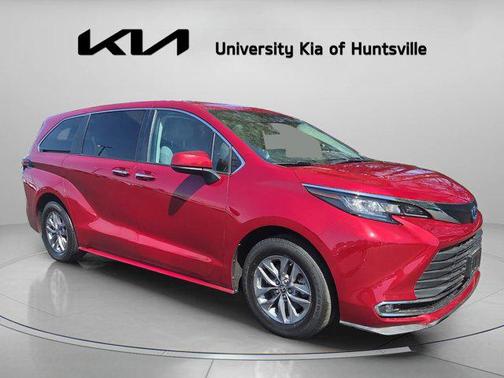 2022 Toyota Sienna XLE