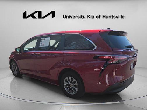 2022 Toyota Sienna XLE