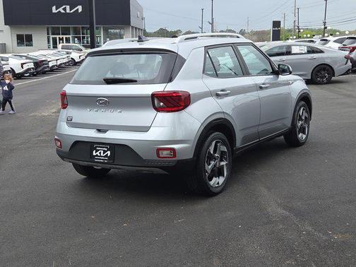 2022 Hyundai VENUE SEL