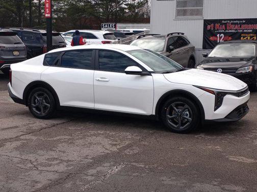 Snow White Pearl 2026 Kia K4 LXS