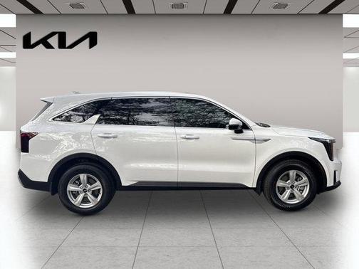 2025 Kia Sorento LX