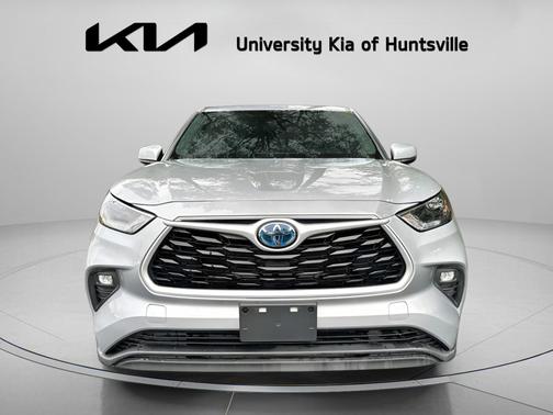 Celestial Silver Metallic 2022 Toyota Highlander Hybrid LE
