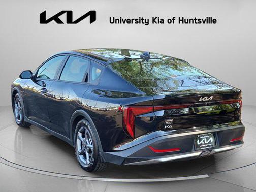 Aurora Black Pearl 2025 Kia K4 LXS