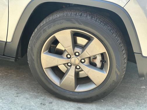 SLV 2016 Jeep Cherokee Latitude