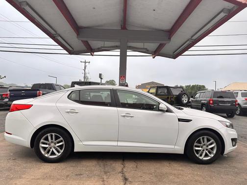 WHT 2013 Kia Optima LX