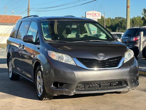 2011 Toyota Sienna LE