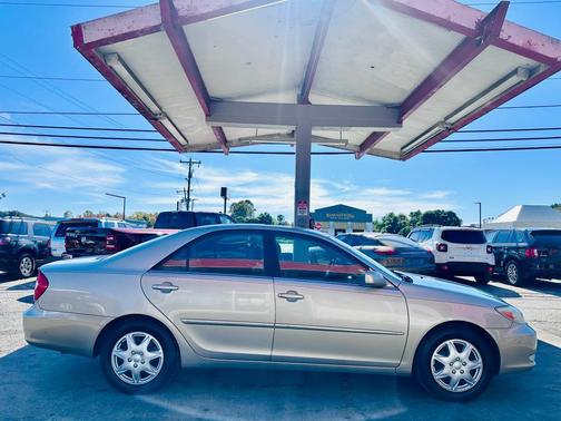 2004 Toyota Camry LE