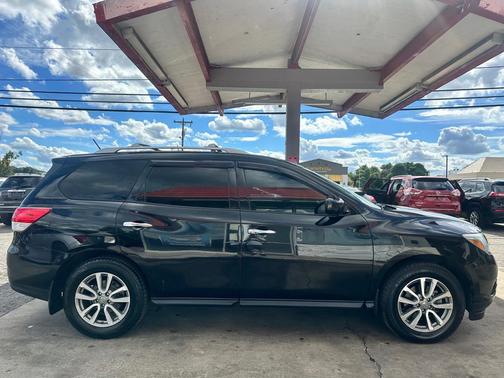 2016 Nissan Pathfinder SV