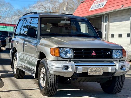 2000 Mitsubishi Montero 