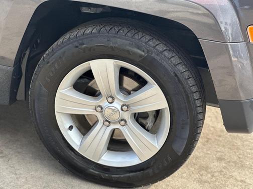 GREY 2016 Jeep Patriot Latitude