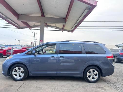 2014 Toyota Sienna LE