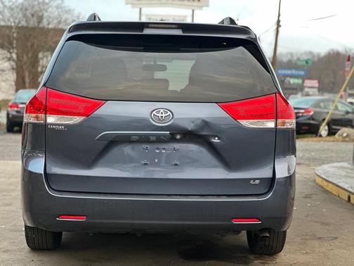 2014 Toyota Sienna LE