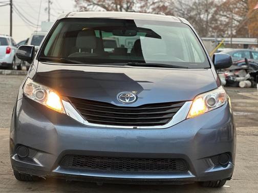 2014 Toyota Sienna LE