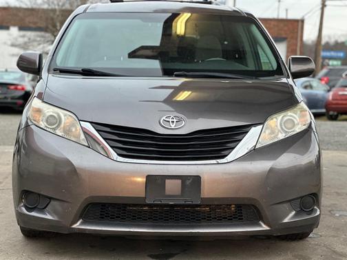 2012 Toyota Sienna LE