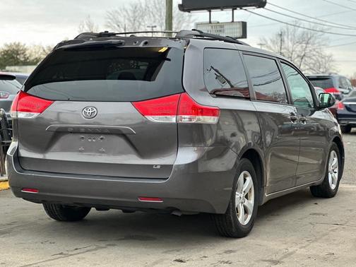 2012 Toyota Sienna LE