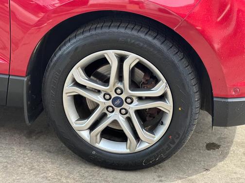 RED 2015 Ford Edge Titanium